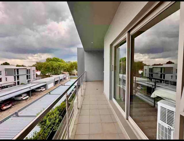 3 BEDROOM APARTMENT FOR SALE IN OAKLANDS